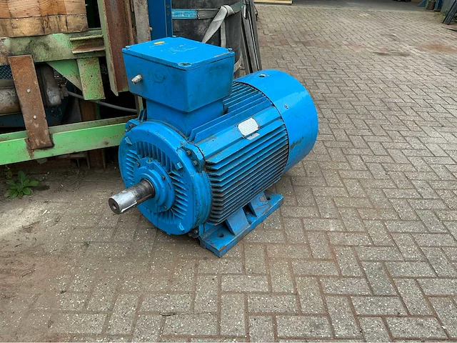 Dutchi dm1 315s4 b3 elektromotor - afbeelding 1 van  8