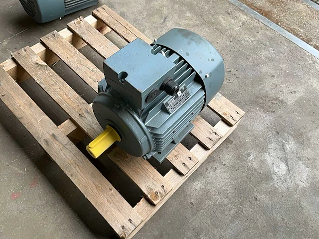 Dutchi motors dm1 132s4/2 elektromotor - afbeelding 1 van  6