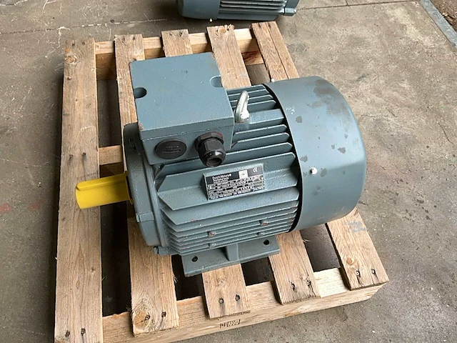 Dutchi motors dm1 132s4/2 elektromotor - afbeelding 3 van  6
