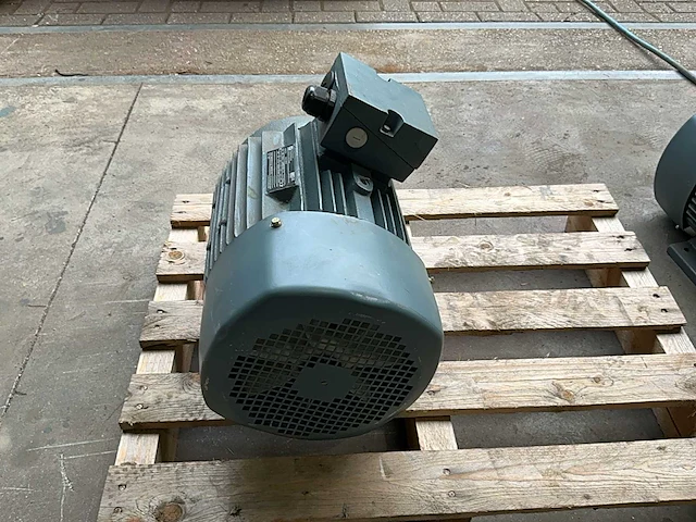 Dutchi motors dm1 132s8/4 elektromotor - afbeelding 4 van  6