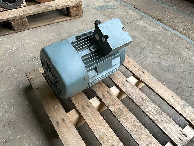 Dutchi motors dm1 132s8/4 elektromotor - afbeelding 5 van  6