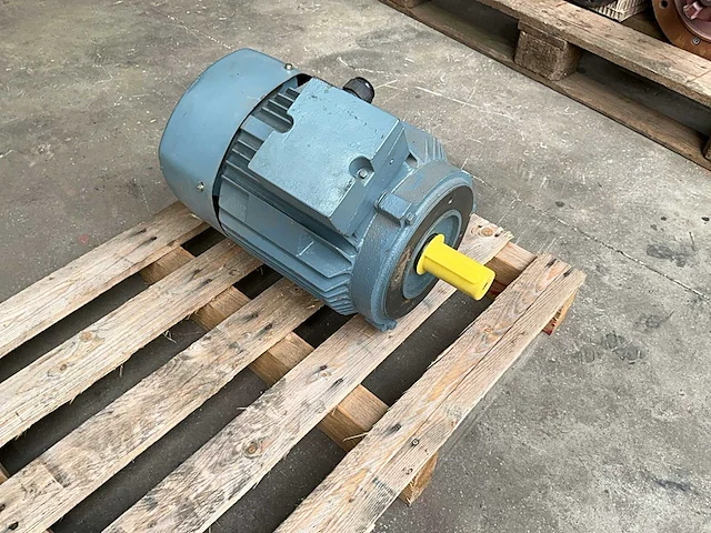 Dutchi motors dm1 132s8/4 elektromotor - afbeelding 6 van  6