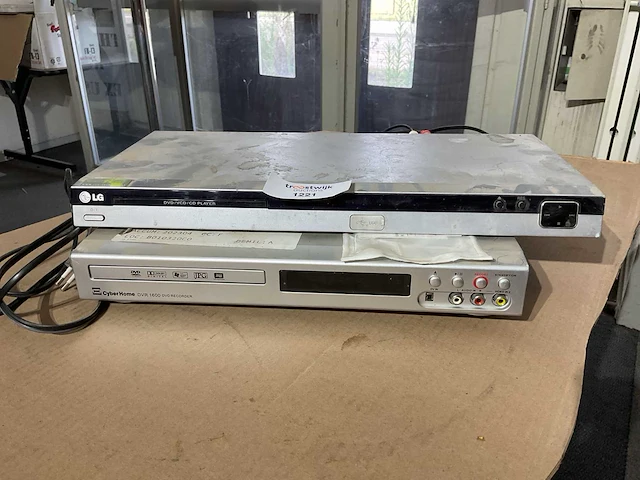 Dvd speler (2x) - afbeelding 1 van  2