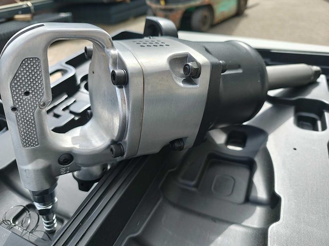 Dw - 2025 - 2600nm - pneumatische slagmoersleutel met 12 dlg doppenset 1" - afbeelding 7 van  12