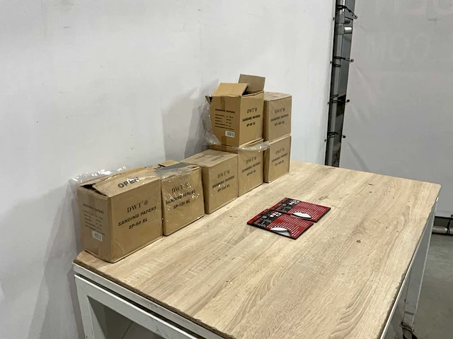 Dwt partij schuurpapier - afbeelding 2 van  7