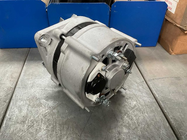 Dynamo - afbeelding 2 van  4