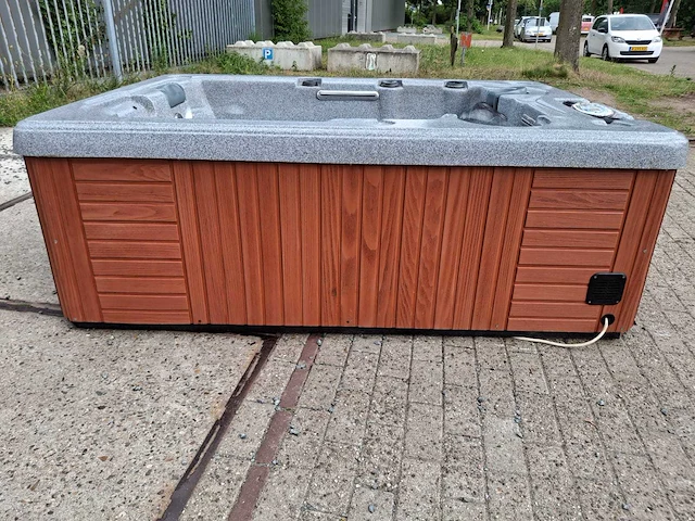 Dynastie spa 3 persoons amerikaans jacuzzi en buitenspa - afbeelding 21 van  23