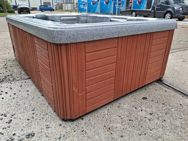 Dynastie spa 3 persoons amerikaans jacuzzi en buitenspa - afbeelding 13 van  23