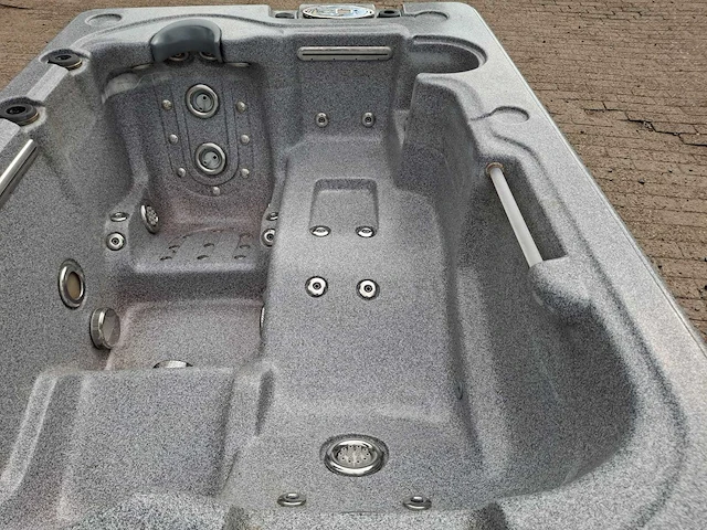 Dynastie spa 3 persoons amerikaans jacuzzi en buitenspa - afbeelding 2 van  23