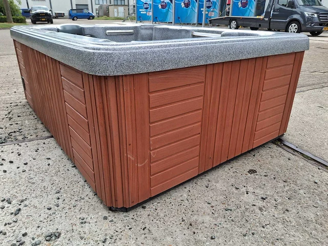 Dynastie spa 3 persoons amerikaans jacuzzi en buitenspa - afbeelding 13 van  23