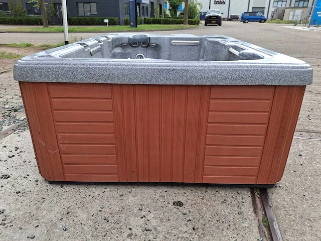 Dynastie spa 3 persoons amerikaans jacuzzi en buitenspa - afbeelding 14 van  23