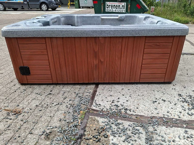 Dynastie spa 3 persoons amerikaans jacuzzi en buitenspa - afbeelding 17 van  23