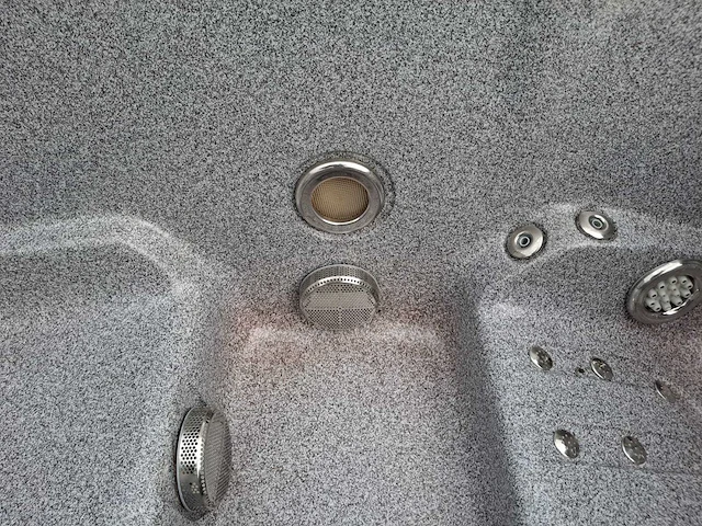 Dynastie spa 3 persoons amerikaans jacuzzi en buitenspa - afbeelding 22 van  23
