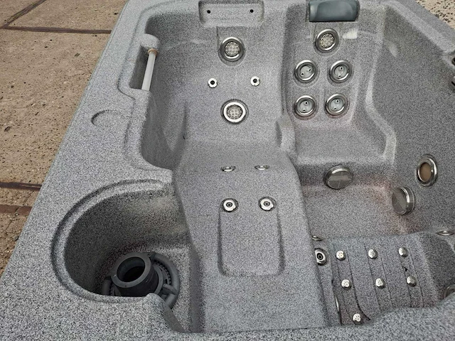 Dynastie spa 3 persoons amerikaans jacuzzi en buitenspa - afbeelding 23 van  23