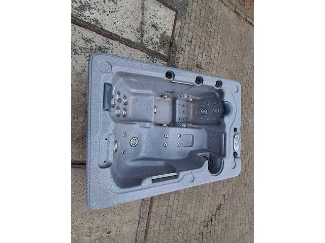 Dynastie spa 3 persoons amerikaans jacuzzi en buitenspa - afbeelding 14 van  23