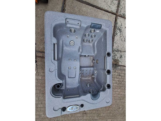 Dynastie spa 3 persoons amerikaans jacuzzi en buitenspa - afbeelding 19 van  23