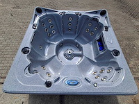Dynasty 6 persoons amerikaans jacuzzi en buitenspa - afbeelding 1 van  33