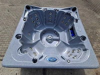 Dynasty 6 persoons amerikaans jacuzzi en buitenspa - afbeelding 1 van  33