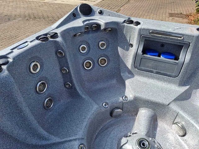 Dynasty 6 persoons amerikaans jacuzzi en buitenspa - afbeelding 14 van  33