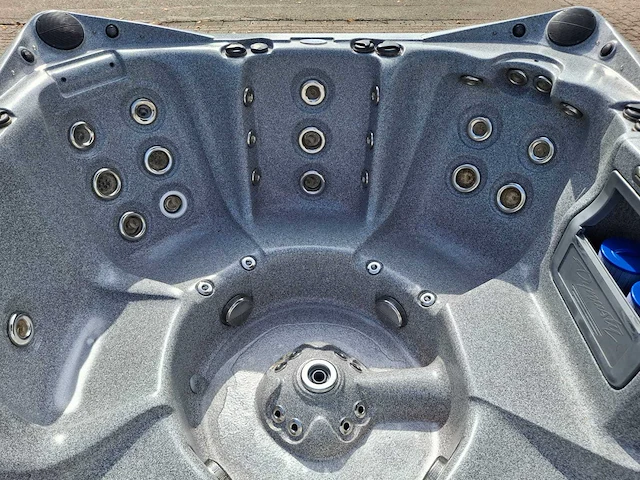 Dynasty 6 persoons amerikaans jacuzzi en buitenspa - afbeelding 15 van  33