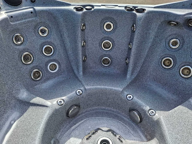 Dynasty 6 persoons amerikaans jacuzzi en buitenspa - afbeelding 16 van  33