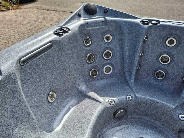 Dynasty 6 persoons amerikaans jacuzzi en buitenspa - afbeelding 18 van  33