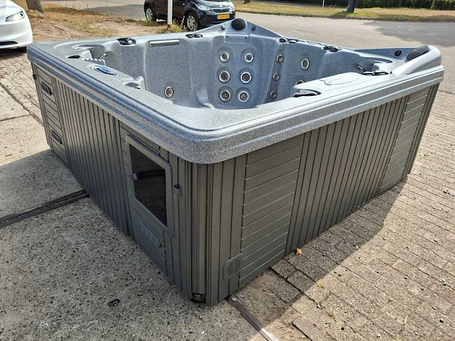 Dynasty 6 persoons amerikaans jacuzzi en buitenspa - afbeelding 19 van  33