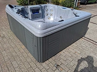 Dynasty 6 persoons amerikaans jacuzzi en buitenspa - afbeelding 24 van  33