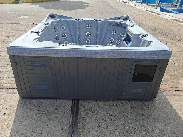 Dynasty 6 persoons amerikaans jacuzzi en buitenspa - afbeelding 27 van  33