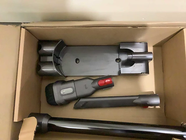 Dyson - v8 - advanced - steelsofzuiger - afbeelding 4 van  5