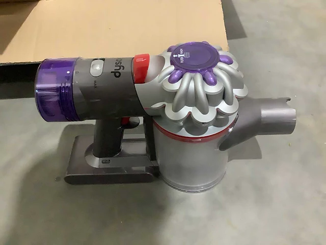 Dyson - v8 - advanced - steelsofzuiger - afbeelding 5 van  5