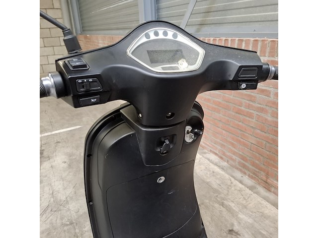 E-scooter, la souris, e-sourini - afbeelding 6 van  37