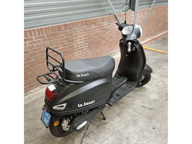 E-scooter, la souris, e-sourini - afbeelding 17 van  37