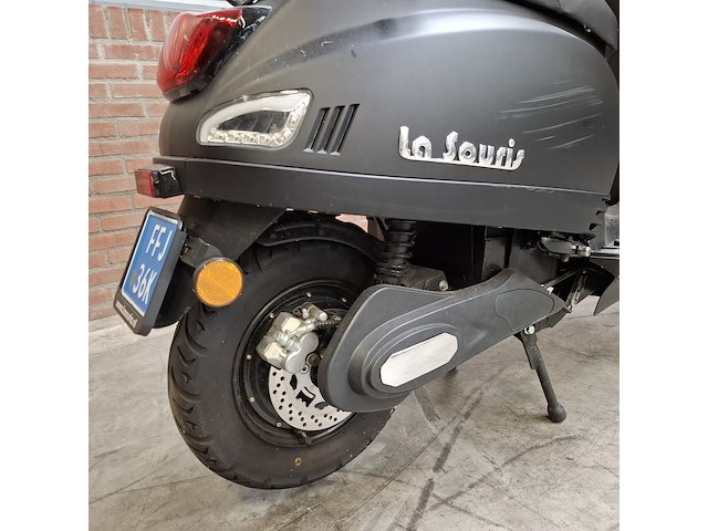 E-scooter, la souris, e-sourini - afbeelding 19 van  37