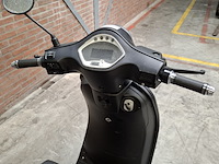 E-scooter, la souris, e-sourini - afbeelding 25 van  37