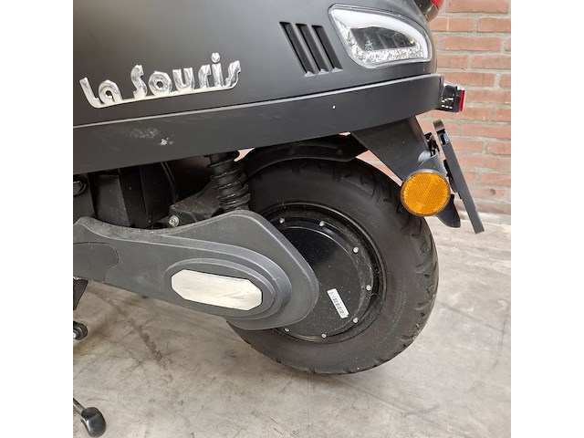 E-scooter, la souris, e-sourini - afbeelding 37 van  37