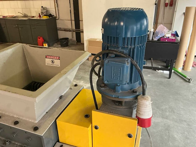 E-waste r-tmj-100 koper recycling machine / granulator met shredder - afbeelding 18 van  31