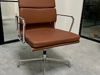Eames ea208 softpad bureaustoel in cognac leer, replica, cognac / chroom - afbeelding 1 van  9