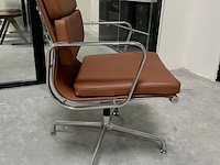 Eames ea208 softpad bureaustoel in cognac leer, replica, cognac / chroom - afbeelding 3 van  9