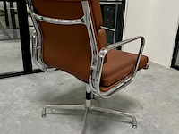 Eames ea208 softpad bureaustoel in cognac leer, replica, cognac / chroom - afbeelding 4 van  9