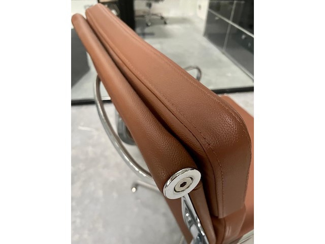 Eames ea208 softpad bureaustoel in cognac leer, replica, cognac / chroom - afbeelding 7 van  9