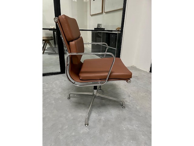 Eames ea208 softpad bureaustoel in cognac leer, replica, cognac / chroom - afbeelding 3 van  9