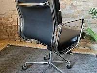 Eames ea217 bureaustoel in zwart leer, replica, zwart, 2022 - afbeelding 5 van  10