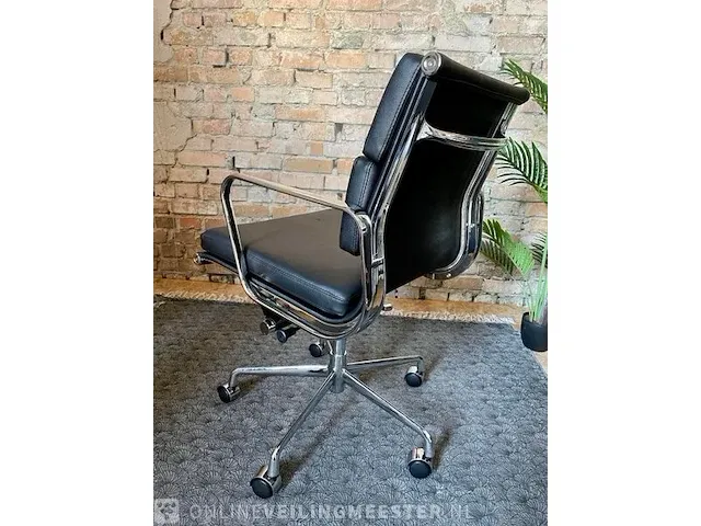 Eames ea217 bureaustoel in zwart leer, replica, zwart, 2022 - afbeelding 6 van  10