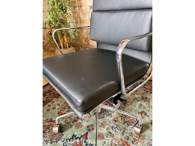 Eames ea217 bureaustoel in zwart leer, replica, zwart, 2022 - afbeelding 7 van  10