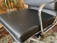 Eames ea217 bureaustoel in zwart leer, replica, zwart, 2022 - afbeelding 7 van  10