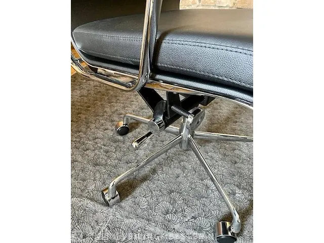 Eames ea217 bureaustoel in zwart leer, replica, zwart, 2022 - afbeelding 10 van  10