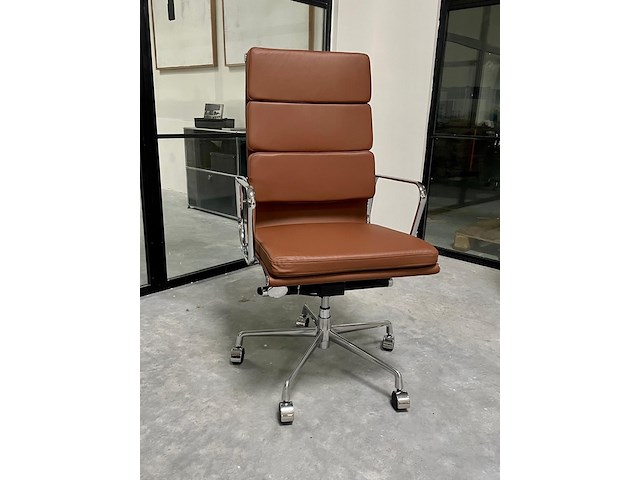 Eames ea219 softpad bureaustoel in cognac leer, replica, cognac / chroom - afbeelding 1 van  9