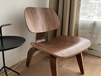 Eames lcw fauteuil in walnoot replica, zwart - afbeelding 1 van  6