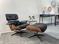 Eames lounge chair met ottoman in palissander en echt zwart leer, palissander / zwart
